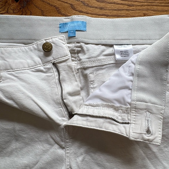 Draper James RSVP women’s white shorts-size 14- 6.25 inch inseam - Picture 3 of 11